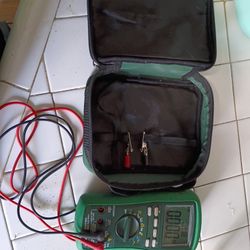 Greenlee DM 820-A  AC DC Digital Multimeter 