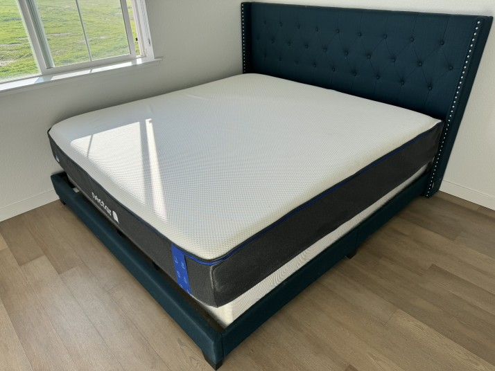 NECTAR Bed & Frame