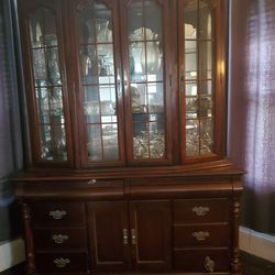 Ethan Allen Dinning Room Set 4 Cairs .  China Cabinet  (2)  Pieces Top With Glass Shelves