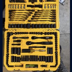 Dewalt Mechanics Set 184 Peices NEW