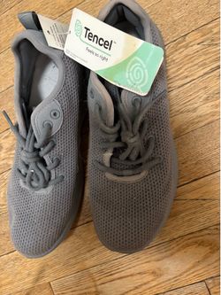 NWT mesh athletic shoes unisex