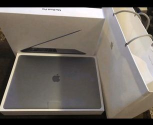 Apple MacBook Pro 13’/Core i5/Like New Cond./2017/128SSD/Super Fast/Apple Care!