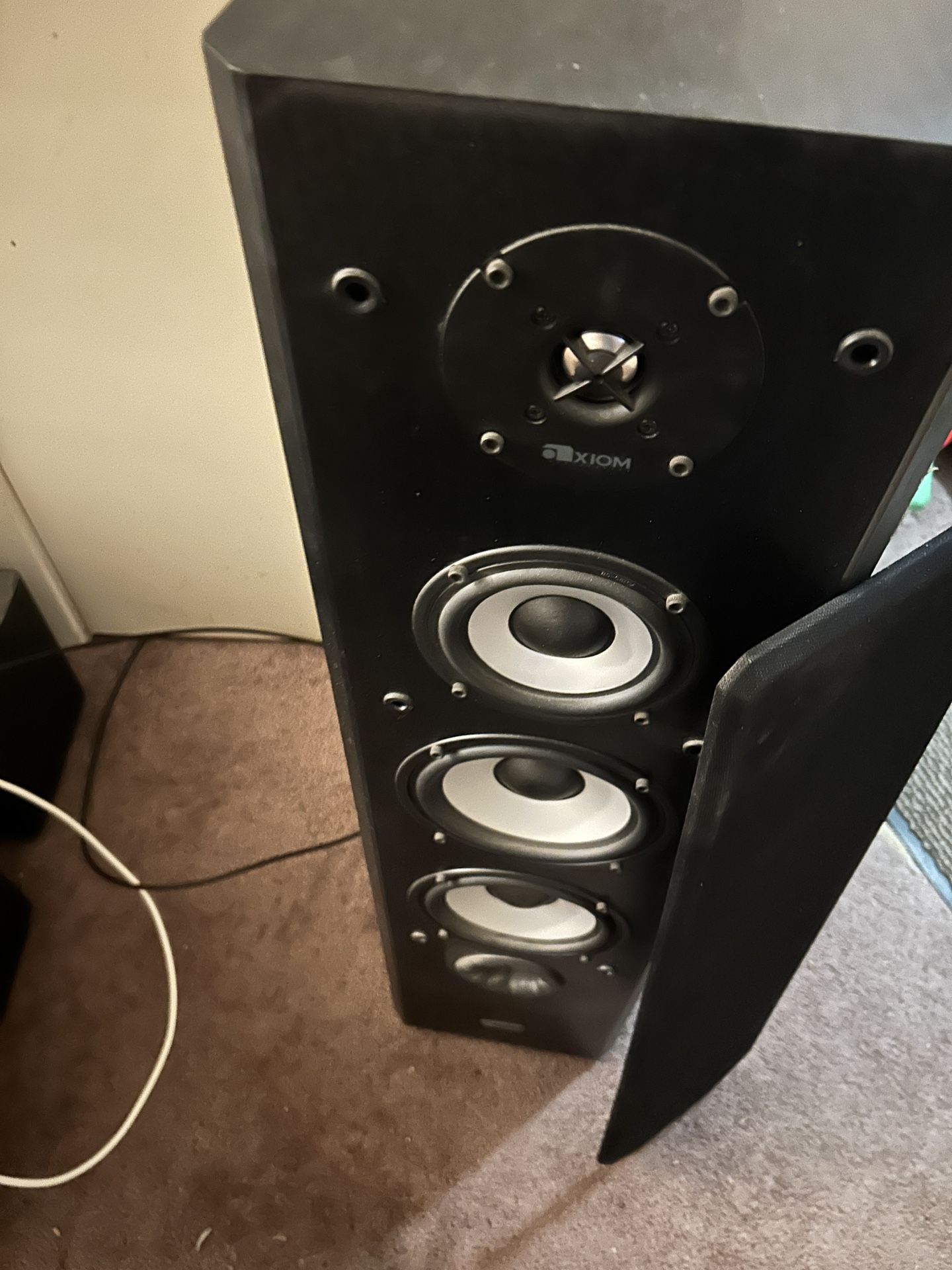 Axiom Floor Standing Speakers And Subwoofer,Yamaha Receiver