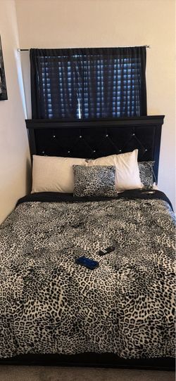 Queen bed set