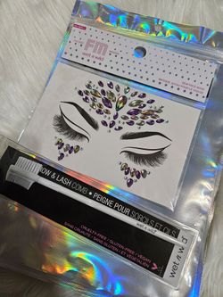 Wet n' Wild Fantasy Makers Gem Face Mask with a practical brow and lash comb