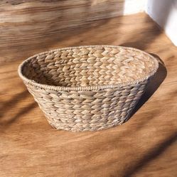 Beautifully Woven Wicker Bread Or Fruit Or Planter  Basket 
