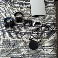 PS5 Digital Edition Hardly Used Comes With 2 Controllers One Of Them Black One White 2 Headsets