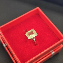 10k White Gold Green Stone Ring