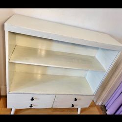 Bookcase shelves with drawers