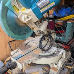 10" Makita Compound Miter Saw With Folding Stand