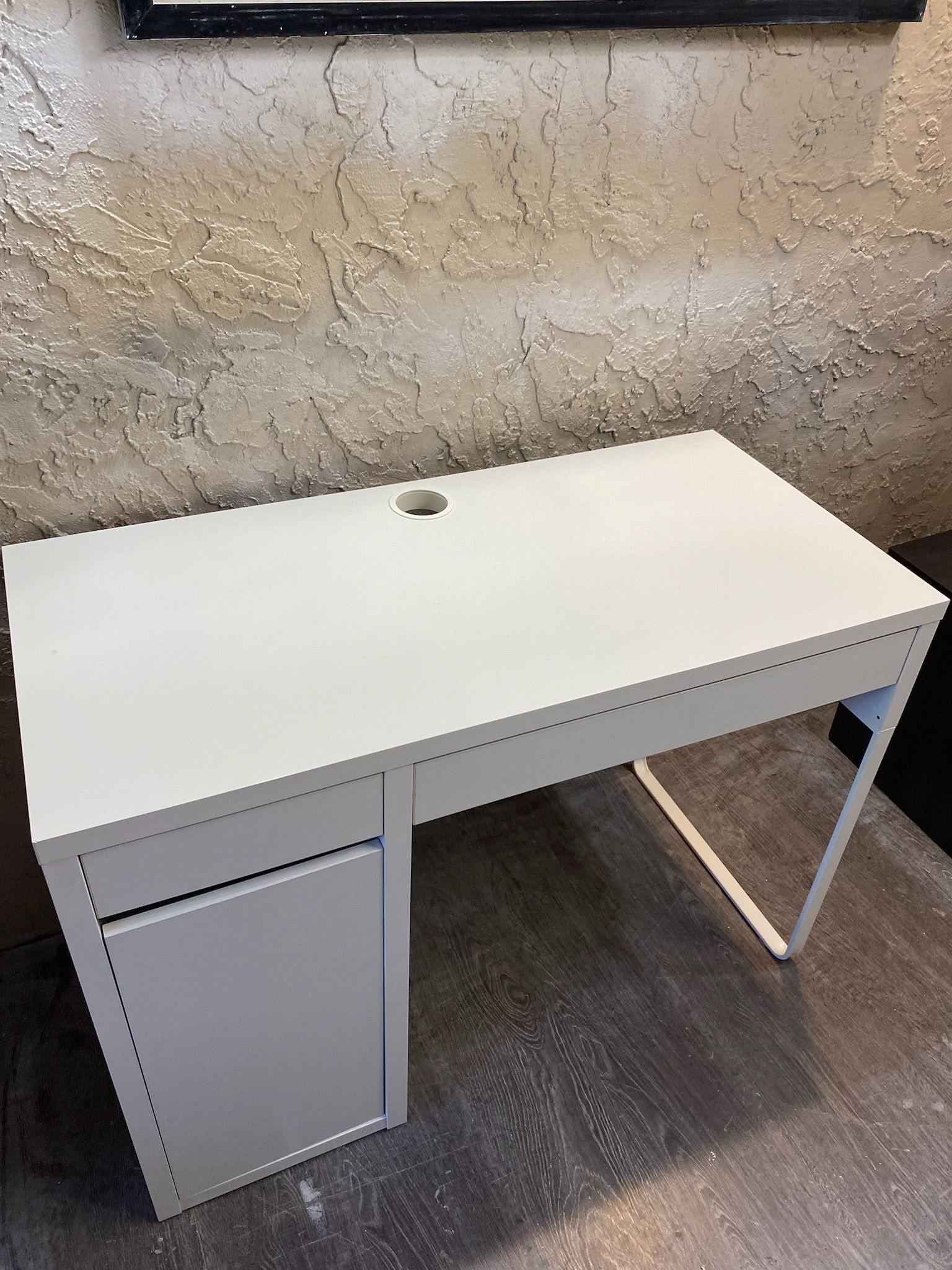 White Desk with Storage - Delivery Available for a Fee - See my other items 😁