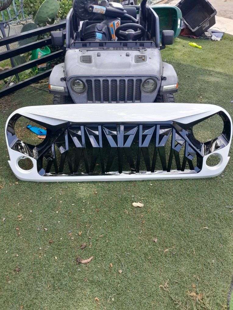 JEEP JK GRILLE.          PARRILLA  JK PARA JEEP                                                               