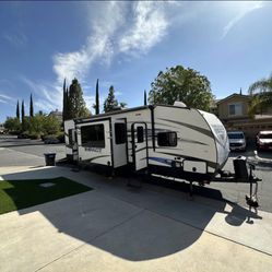 2015 Fusion 30' Travel Trailer