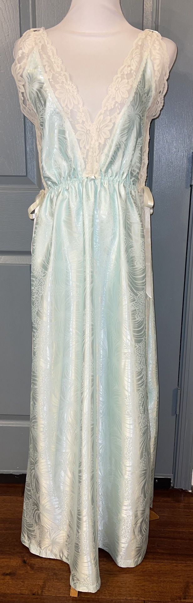 LILY OF FRANCE Vintage Blue Floral Satın Lace Trim Long Nightgown