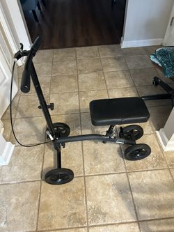 Knee Walker / Knee Scooter - Carex Steerable + Foldable Knee Walker/ Knee Scooter