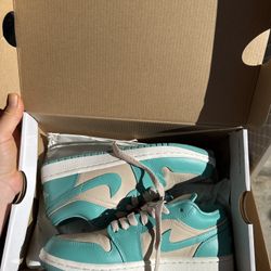 Women’s Air Jordan 1 Low