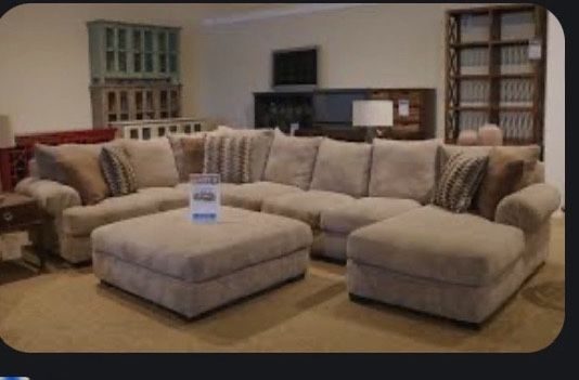 Oversized Sectional Couch with Chaise & Ottoman – Great Condition!