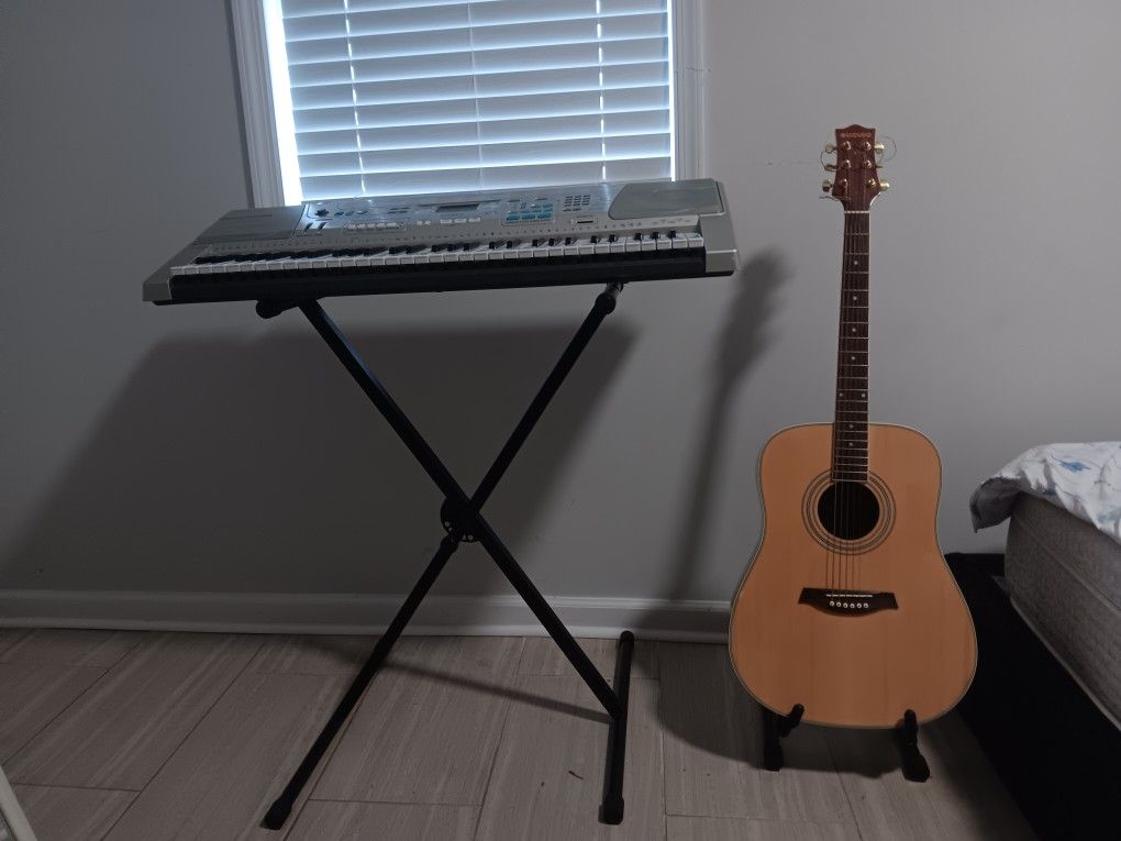 Piano Casio, Ukelele Mitchell Y Guitarra Suzuki