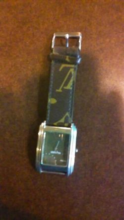 Louis Vuitton PARIS PLAQUE OR G 20M Women Watch on