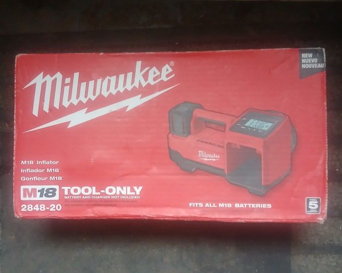 Milwaukee M18 18-Volt Lithium-Ion Cordless Electric Portable Inflator (Tool-Only)