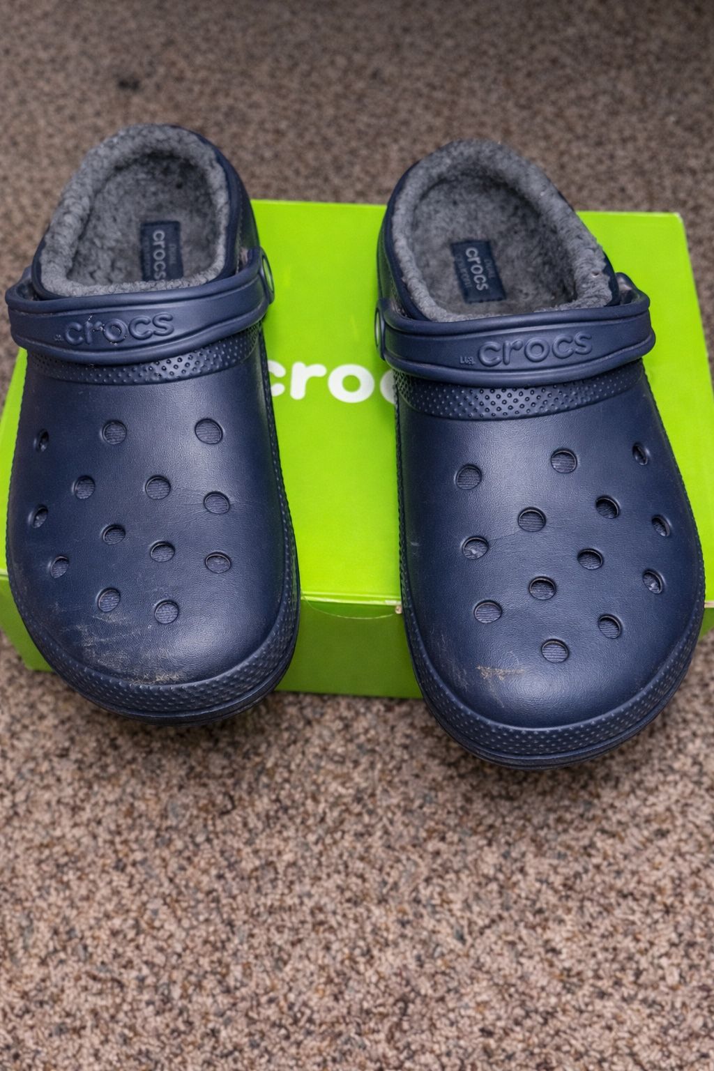 🔥 Cozy Winter Crocs – Navy Blue Fur-Lined | Size 11 🧸👟