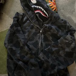 bape hoodie size L (fits like a small)