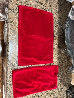 29 Christmas Placemats, 6’ Table Runner, 15 Napkins