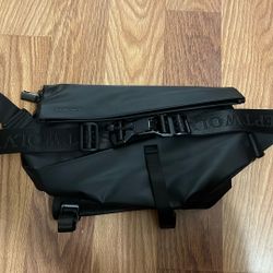 sept wolve crossbody bag