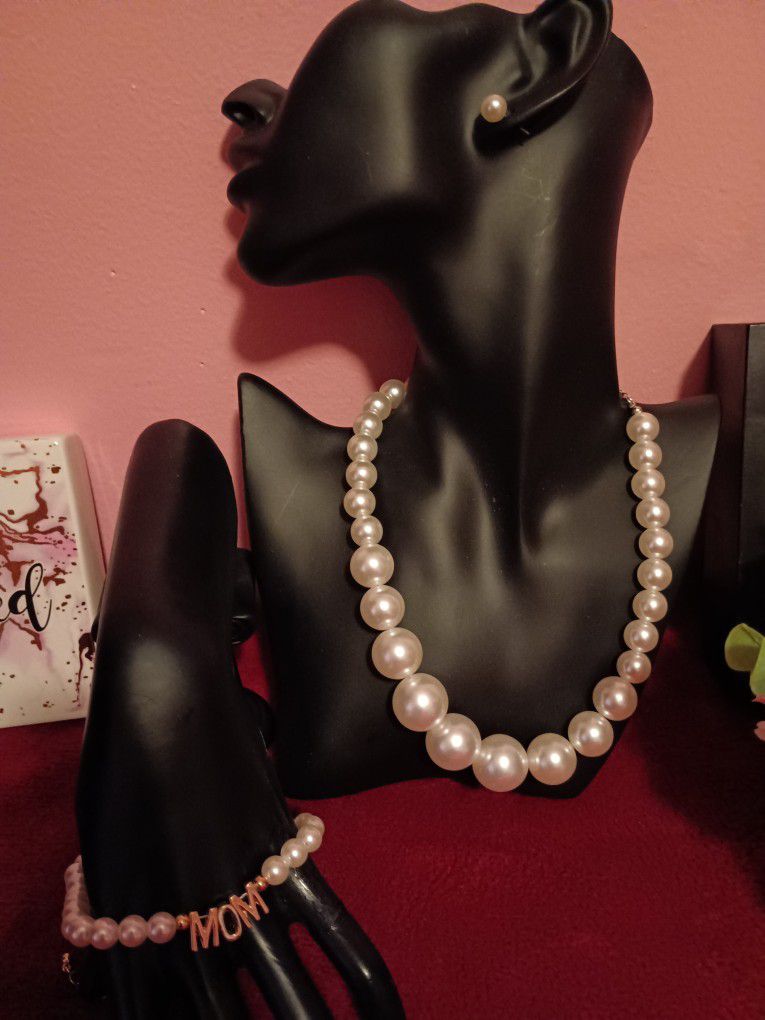 Mom Pearl 3pc Necklace Set