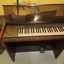 Yamaha MR1 piano/organ