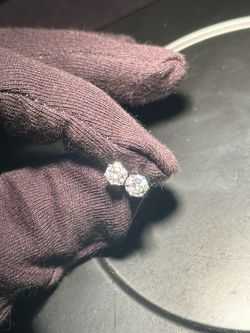 💎 1CT Moissanite Stud Earrings – 925 Sterling Silver 💎