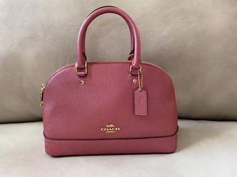 Coach Pink Brand new with  Detachable strap