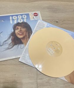 Taylor Swift - 1989 Taylor's Version Tangerine Edition Target Exclusive