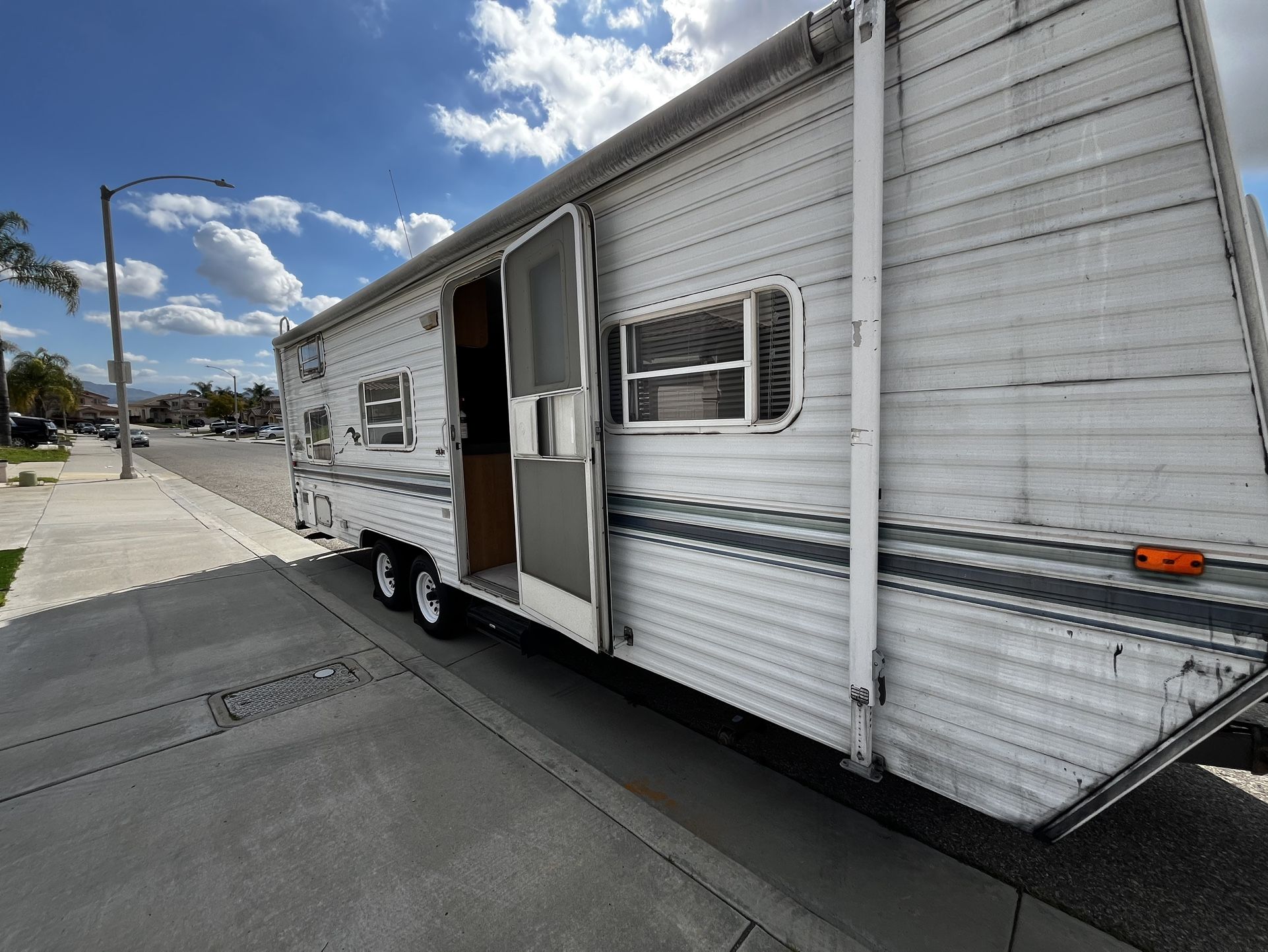 2000 Nomad 26 Ft Travel Trailer for Sale in Riverside, CA OfferUp