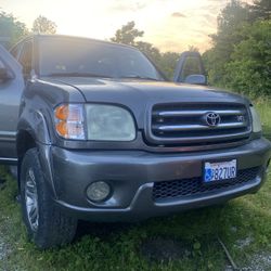2004 Toyota Seqouia Read Caption 