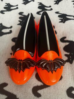 Women’s flats