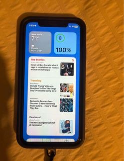 Apple iPhone 11-64 GB. No sim restricciones-fully unlocked - great condition! $140.00