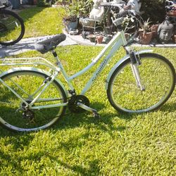26in Ladies Schwinn Bike 