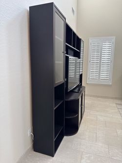 Entertainment wall unit