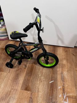 Kids bicycle with training wheels