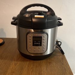 InstaPot Multi Cooker. New in box. Never Used.