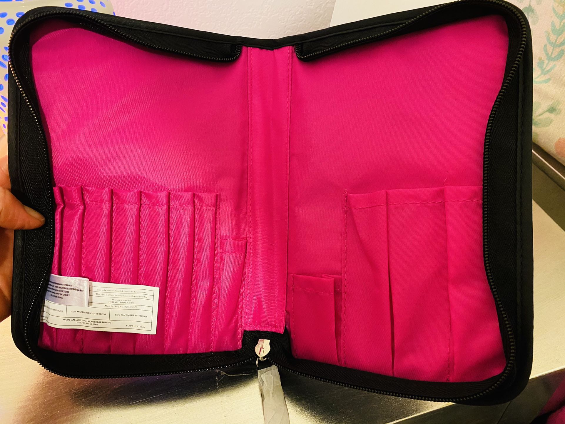 NEW AVON Makeup Brush Case (Black / Pink)