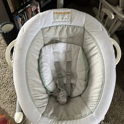 Graco Soothe And Sway LX Swing Portable bouncer