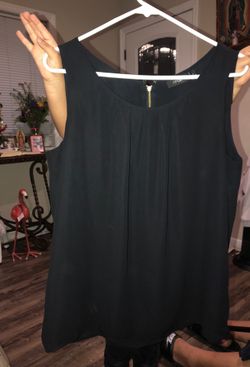 Women’s black top