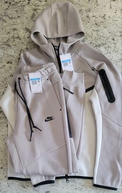 Nike Tech set in grey/light bone Small & Medium
