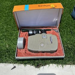 Vintage Sankyo 8T Camera