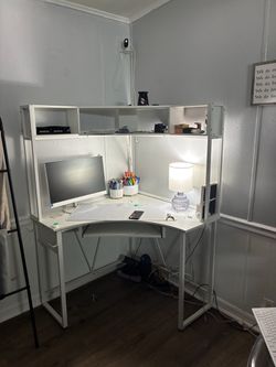 Corner desk with multi levels
