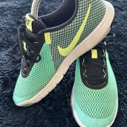 Nike Flex Experience Women’s Sneakers Size 8.5