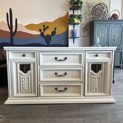 White Buffet / Sideboard / Credenza / Entertainment Center / TV Stand