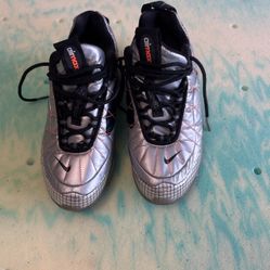 Tennis Nike For Lady Size 5 . CashOnly.77023